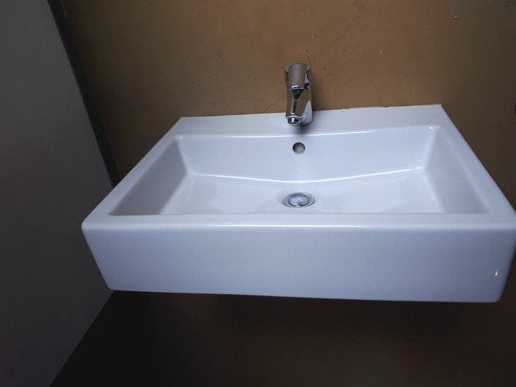 Wastafel inclusief Grohe mengkraan
In nette staa, Ophalen, Zo goed als nieuw, Wastafel