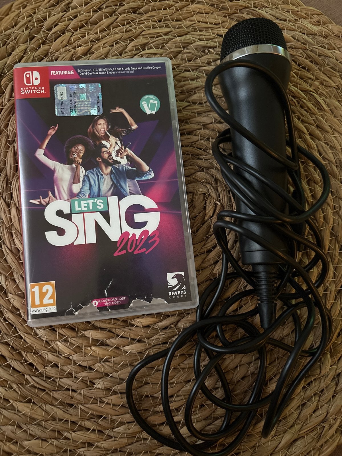 Let's Sing 2023 Nintendo Switch met microfoon, Ophalen of Verzenden, Gebruikt, Met 1 controller, Met games