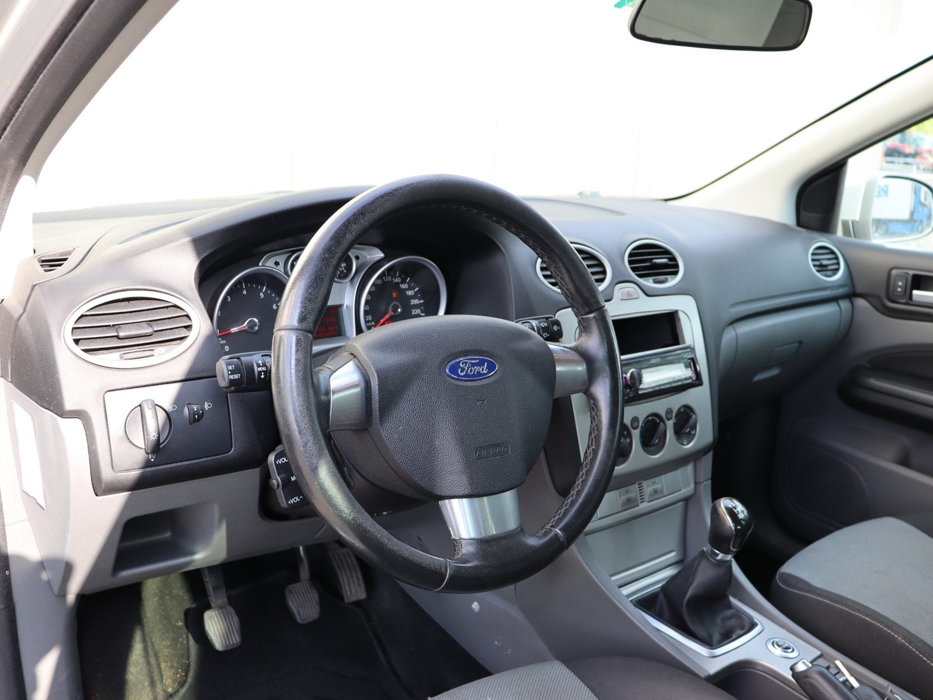 Foto 11 van Ford Focus Wagon 1.6 Trend airco LM *apk 02-2027*