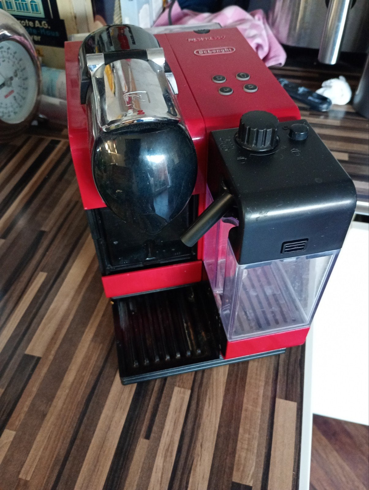 Nespresso De'Longhi koffiemachine rood, Koffiepads en cups, Gebruikt, Espresso apparaat, Ophalen of Verzenden