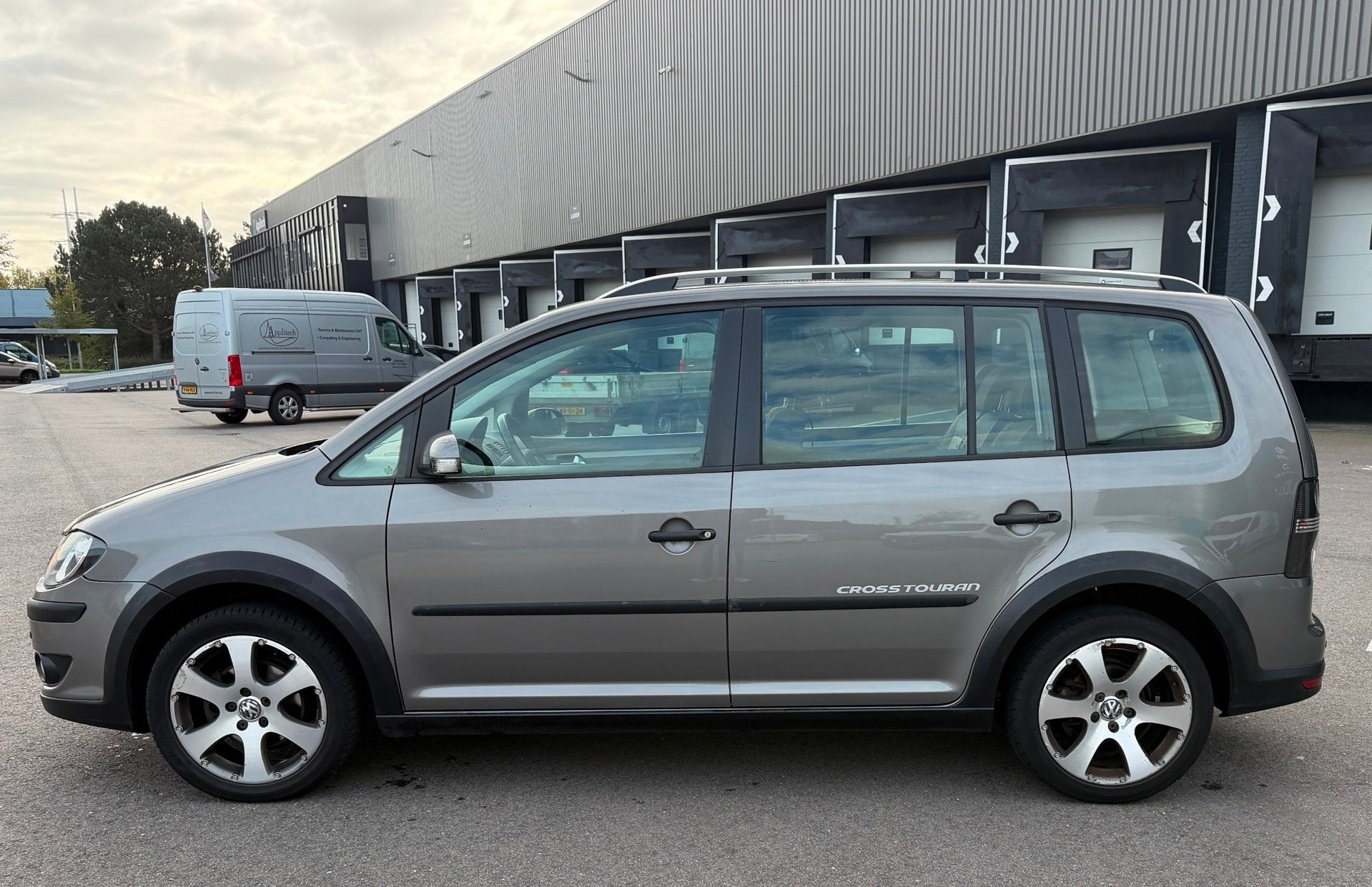 Volkswagen Touran 1.4 TSI Cross 5p AUTOMAAT/XENON/CRUISE/CAM, Stof, Gebruikt, 4 cilinders, Xenon verlichting