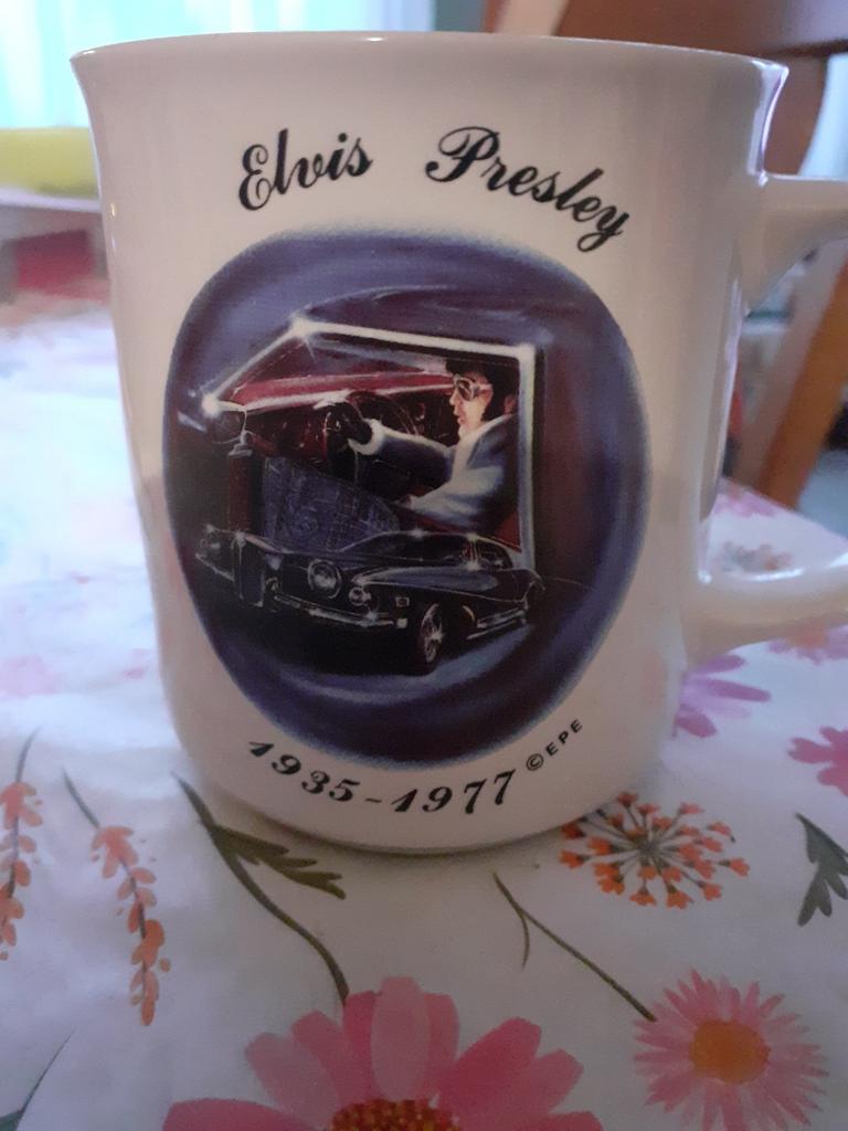 Mok elvis 1977, Ophalen of Verzenden, Zo goed als nieuw, Gebruiksvoorwerp