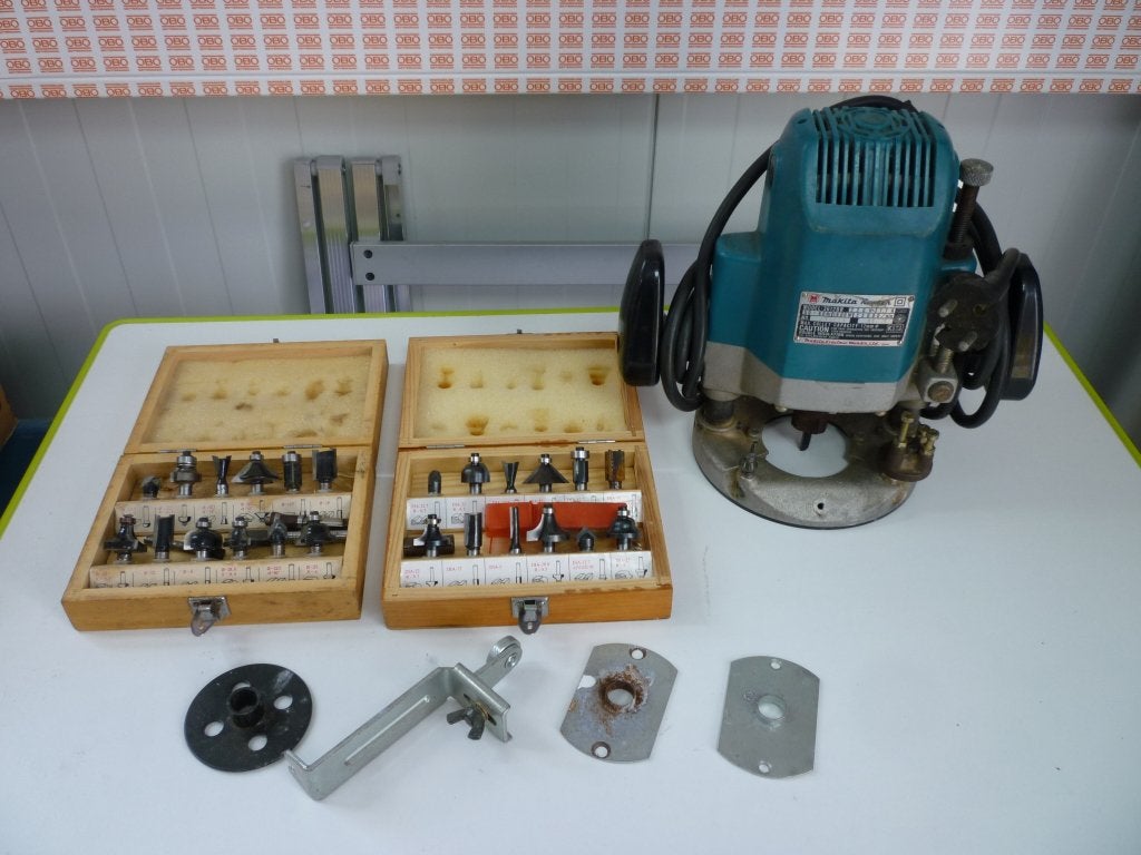 Makita Boven frees 3612BR+ Makita bandschuurmachine 9401, Ophalen, Gebruikt, Elektrisch, Makita