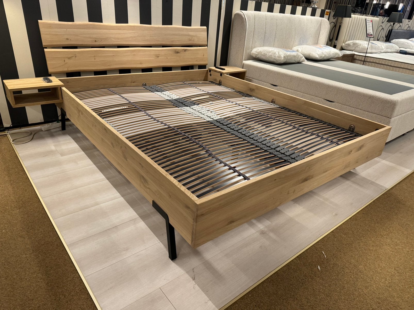 Industrieel design bed 220 Antonelli - Massief eiken E-7409, Ophalen, Verstelbaar, Beige, #Bedden#Eiken#2-Persoons#Massief#Kwaliteit#Lengtemaat