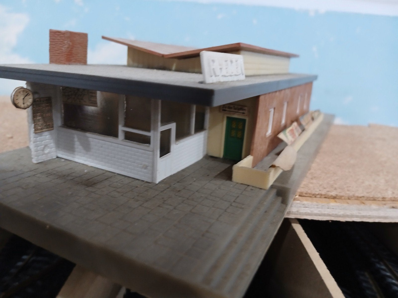 Mooi groot station voor H0 spoorbaan - Rheeden/Neustadt, Ophalen of Verzenden