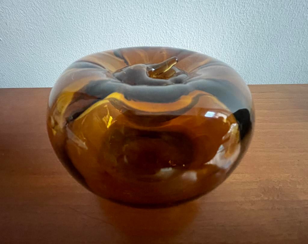 Sybren Valkema. Leerdam (attr.) appel  (zie beschrijving), Antiek en Kunst, Antiek | Glas en Kristal, Ophalen of Verzenden