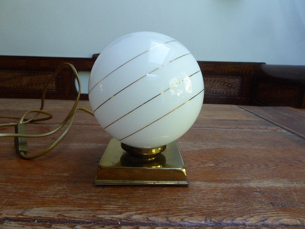 Vintage lampje, opaline met messing