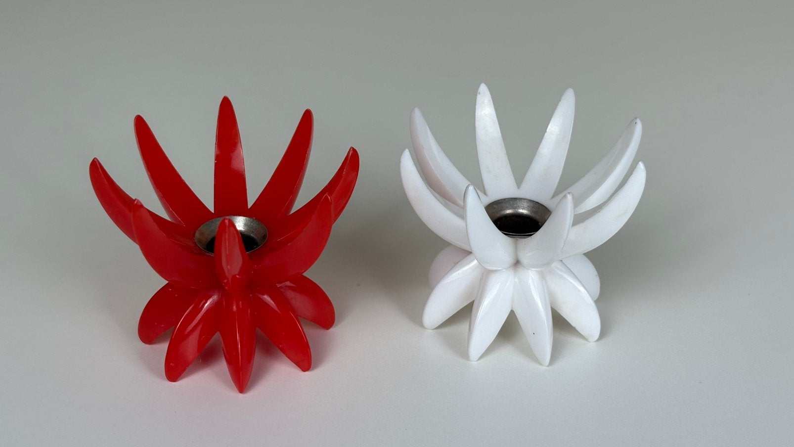 2 x vintage lotus Friedel Germany lucite kandelaars rood wit, Vintage, Overige materialen, Meerkleurig, Vintage