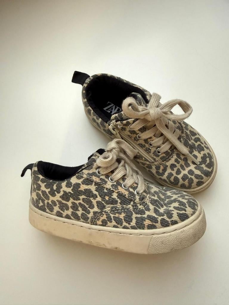 Bijzonder leuke sneakers schoenen gympen in mt 24 ZARA, Meisje, Schoenen, Ophalen of Verzenden, Zo goed als nieuw