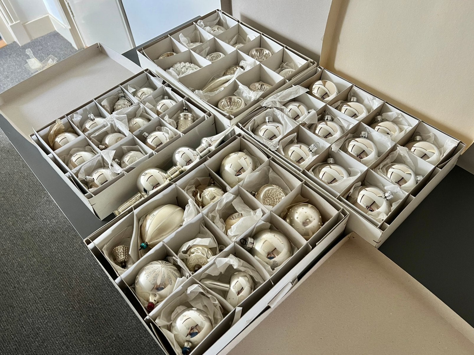 4 dozen oude vintage zilveren kerstballen, Diversen, Kerst, Ophalen