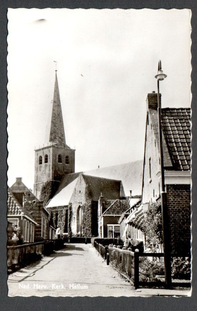 Oude Ansicht - Hallum - Ned. Herv. Kerk - Frl., Verzamelen, Ansichtkaarten | Nederland, Ophalen of Verzenden, 1940 tot 1960, Ongelopen