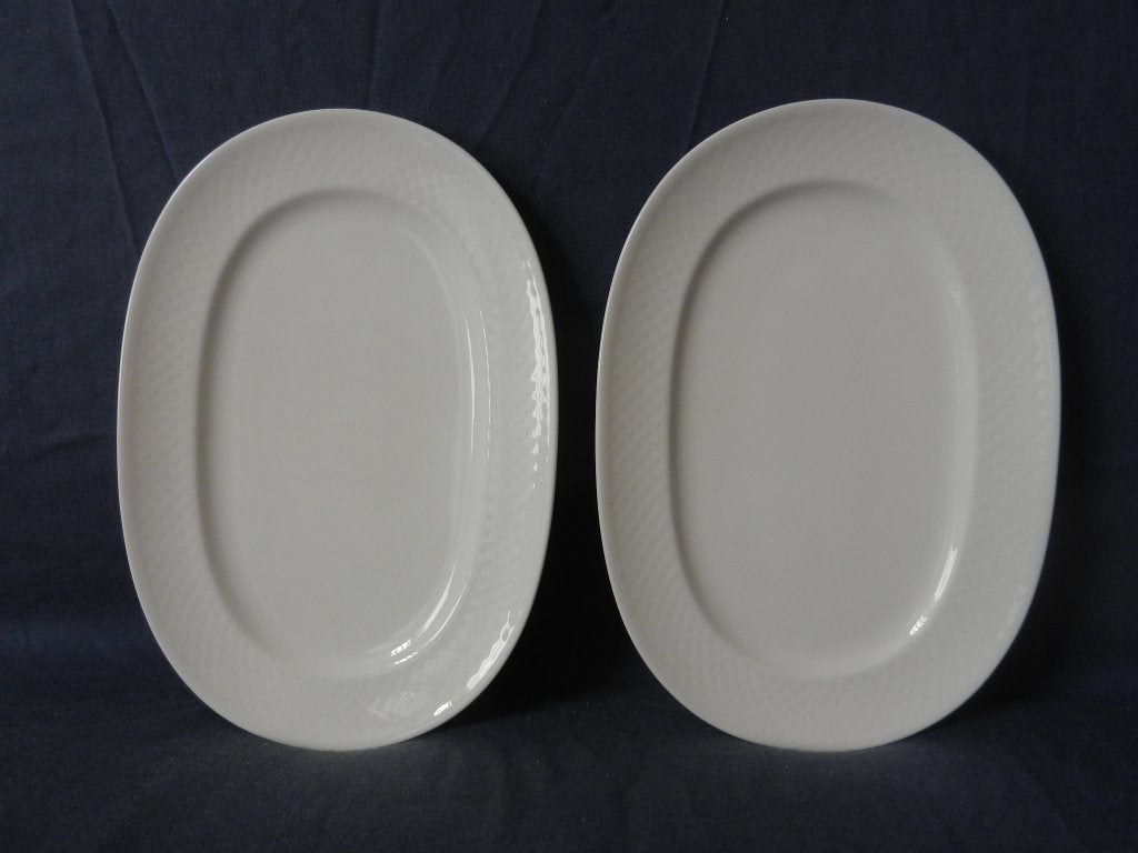 Twee ovale schalen Villeroy en Boch model Tipo Weiss b. 21,5, Villeroy & Boch, Ophalen of Verzenden, Modern, Porselein