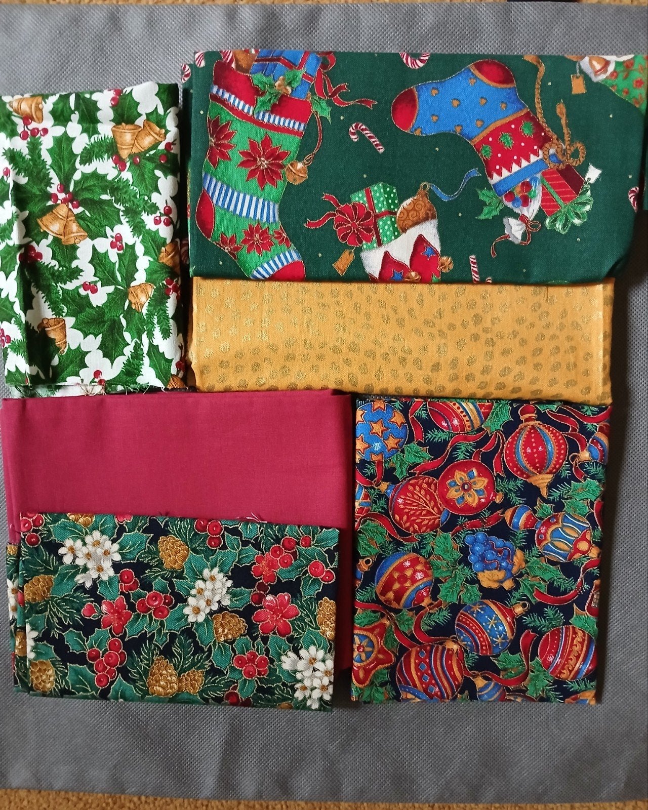Pakketje Kerst quilt stofjes, Meerkleurig, 120 cm of meer, Nieuw, Ophalen of Verzenden