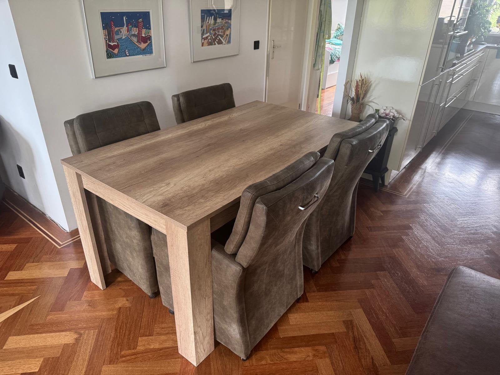 Eettafel met 4 stoelen