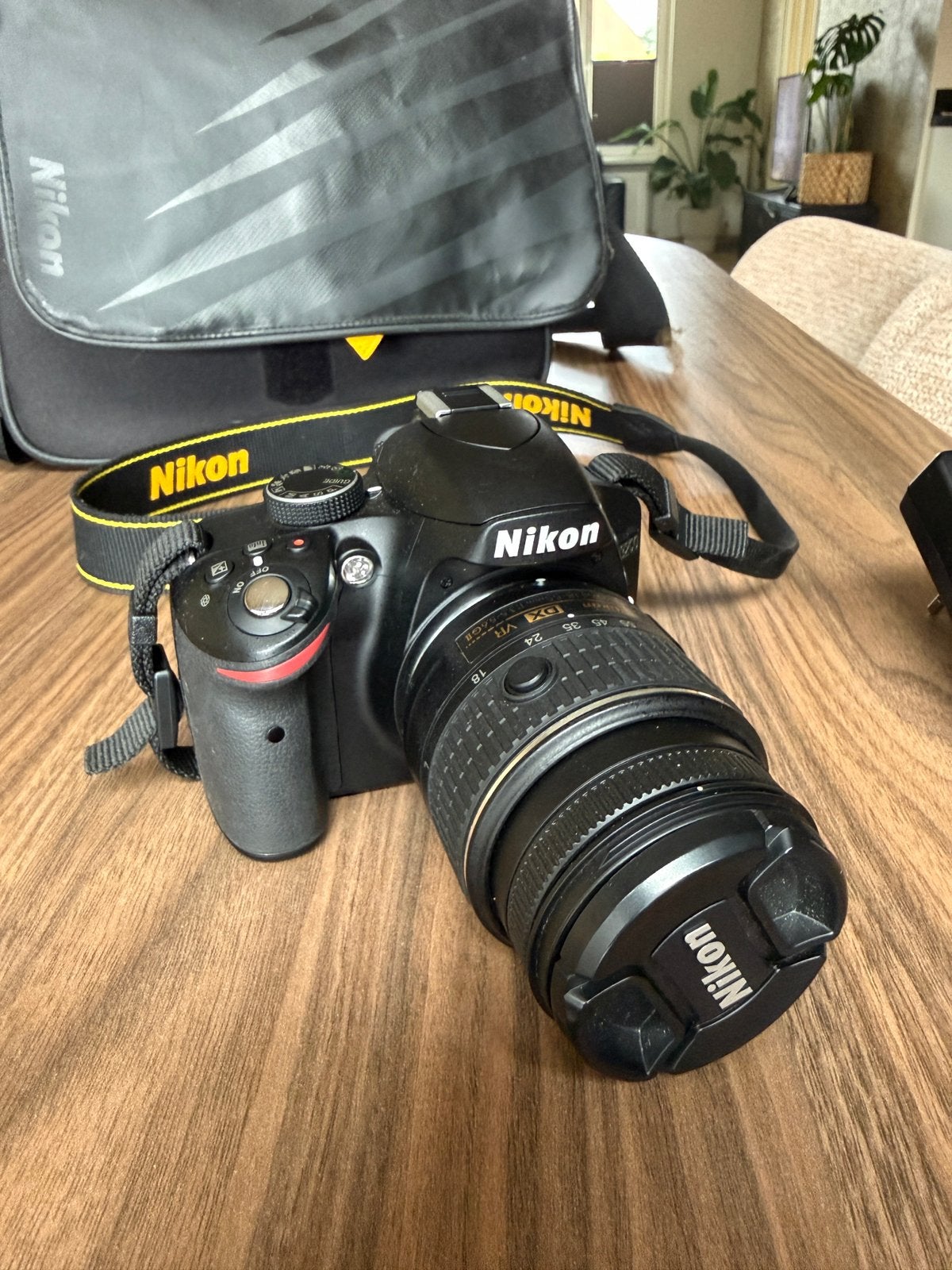 Nikon D3200 Spiegelreflexcamera + 18-55mm lens + tas, Ophalen of Verzenden, Zo goed als nieuw