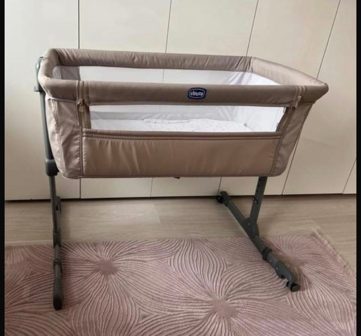 Co sleeper Chicco Next2Me Dream Evo Taupe, Kinderen en Baby's, Babywiegjes en Ledikanten, Ophalen, Zo goed als nieuw, Wieg