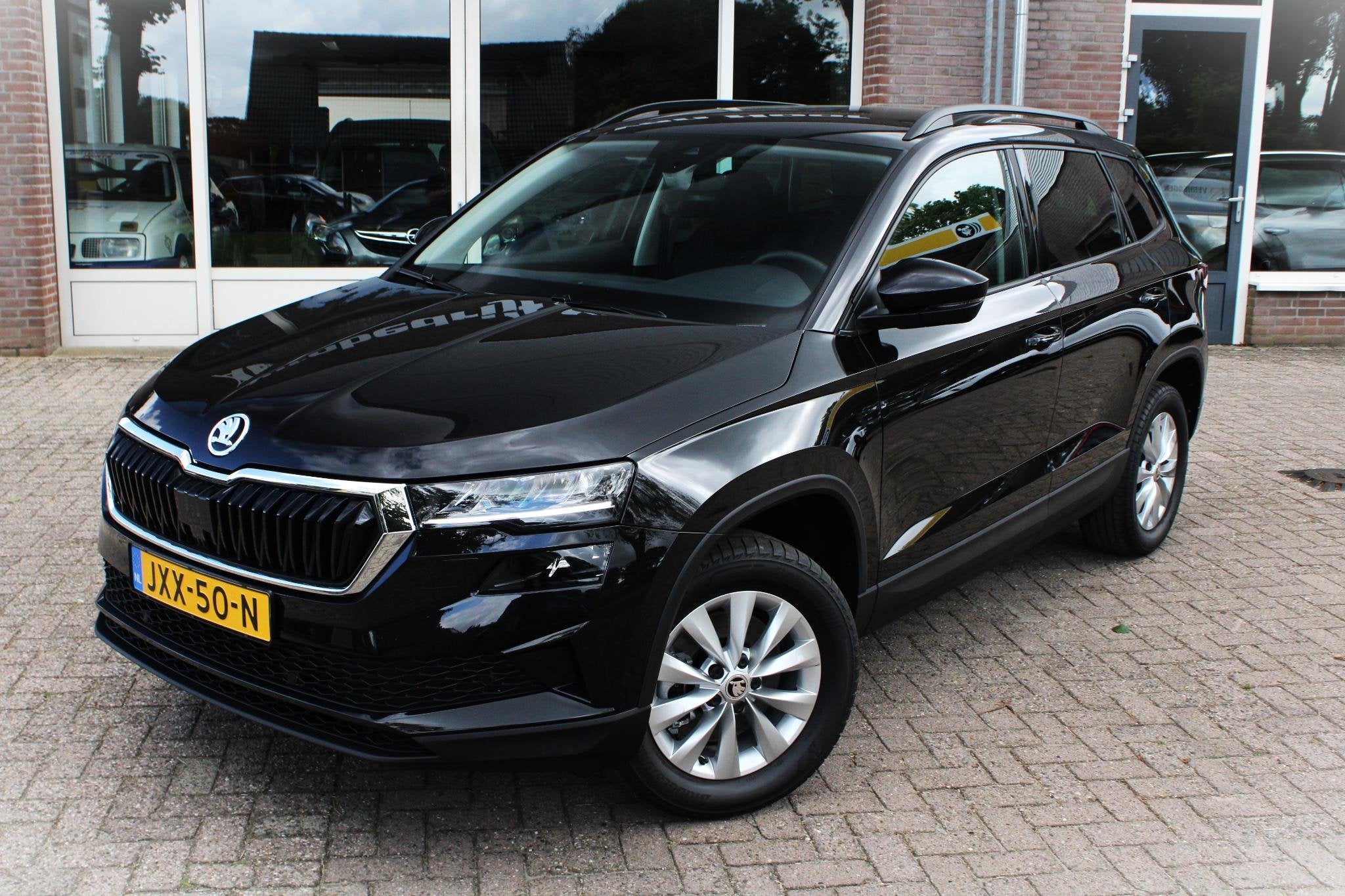 Skoda Karoq 1.5 TSI ACT Sportline Business LED, Carplay, Key, Auto's, Stof, Euro 6, 4 cilinders, Zwart