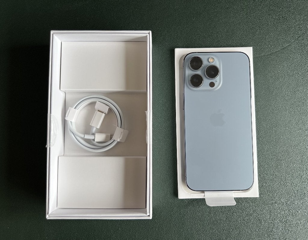 iPhone 13 | 256 GB | Refurbished & Nooit Gebruikt!, Blauw, IPhone 13, Zo goed als nieuw, 85 %