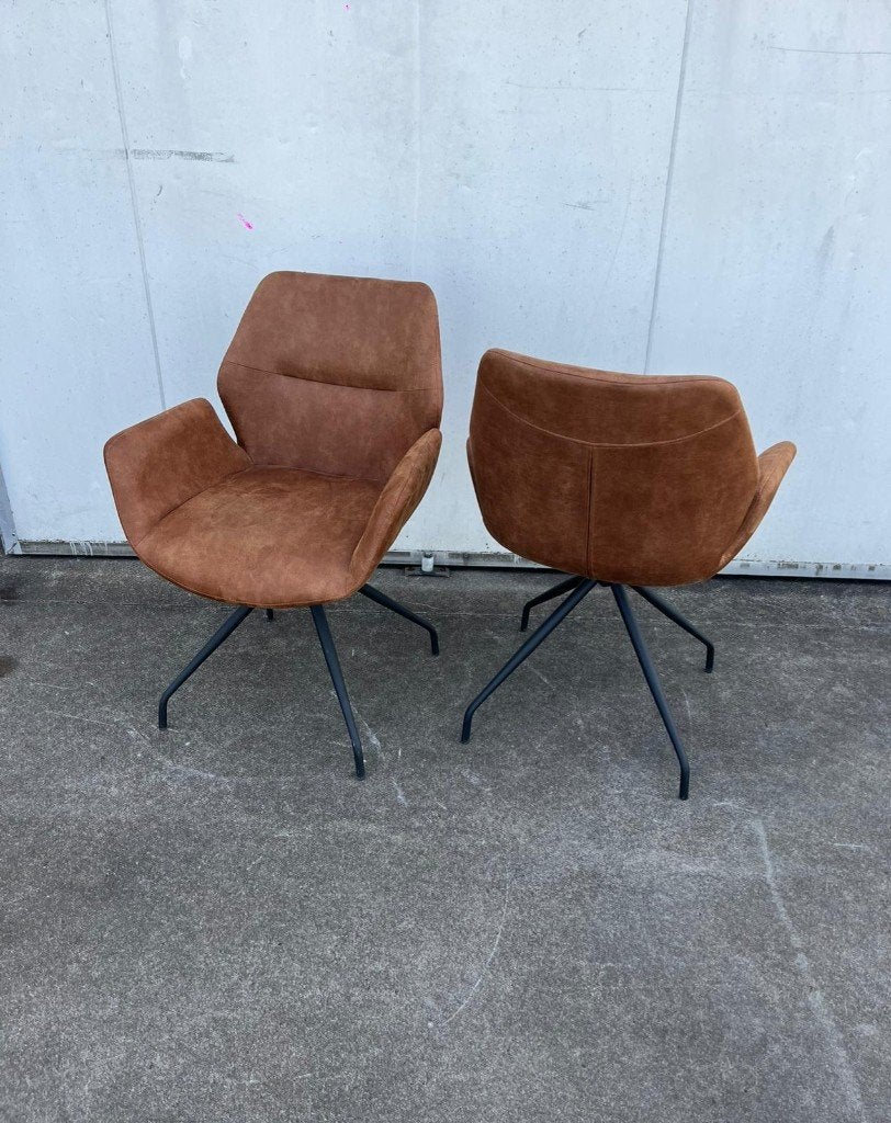 2 stuks stoelen showroom stoelen actie cognac microleder!, Ophalen, Twee, Bruin, Zo goed als nieuw