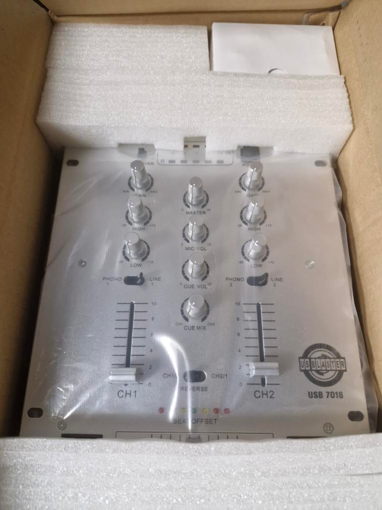 Dj mixer, Muziek en Instrumenten, Mengpanelen, ., Minder dan 5 kanalen, Nieuw, Microfooningang