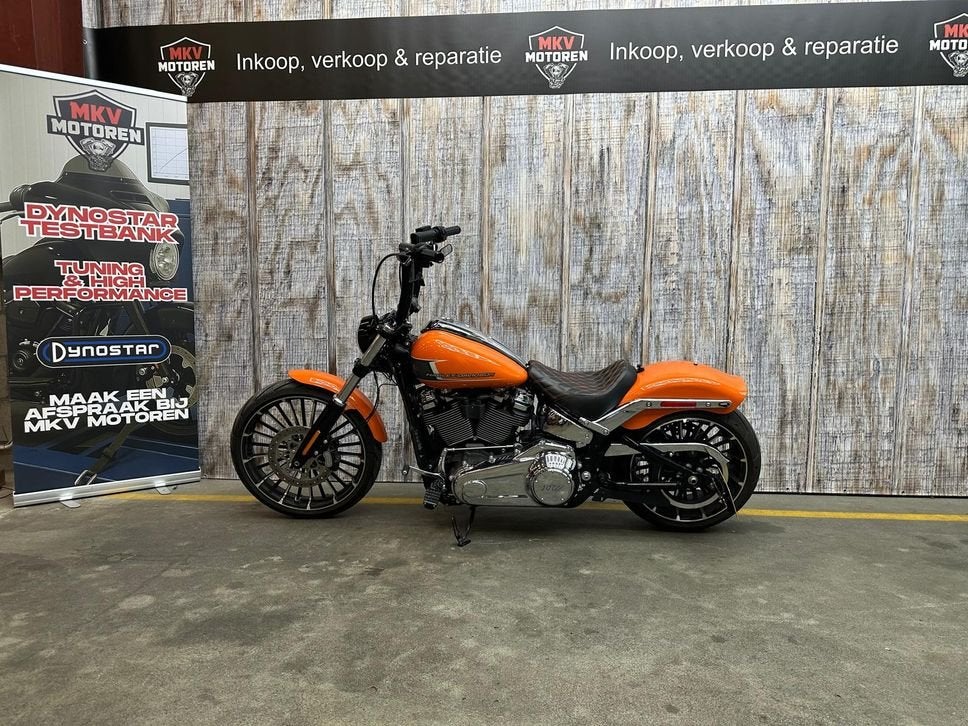 HARLEY-DAVIDSON BREAKOUT (bj 2023), Motoren, 2 cilinders, HARLEY-DAVIDSON, Chopper, Bedrijf