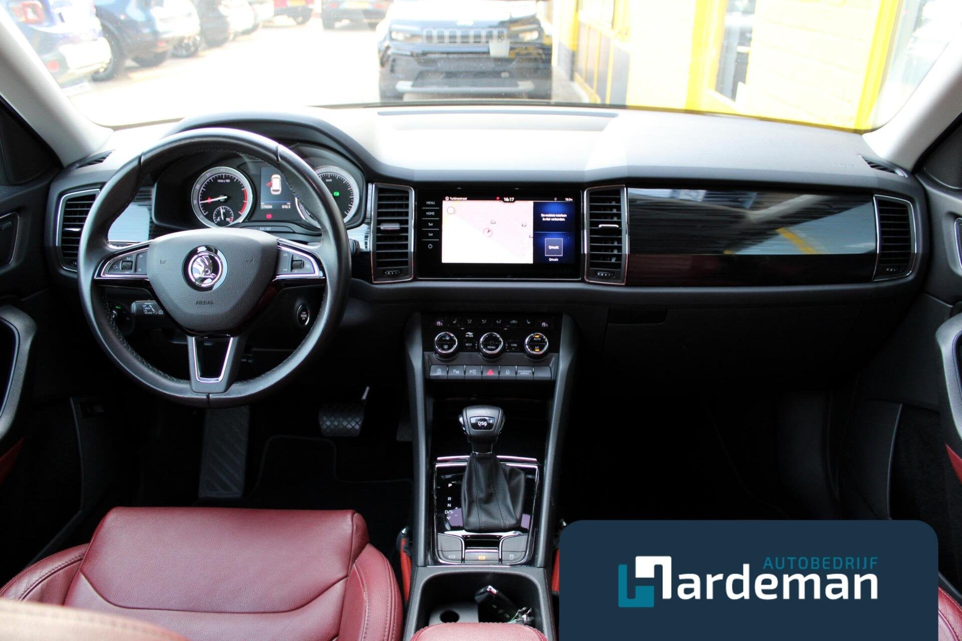 Skoda Kodiaq 1.5 TSI Style Business Trekhaak 360 cam, Auto's, Automatische klimaatregeling, Euro 6, 4 cilinders, Zwart