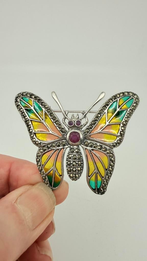 Grote zilveren vlinderbroche, inleg: robijn én glasemaille., Sieraden, Tassen en Uiterlijk, Broches, Verzenden, Nieuw, Zilver