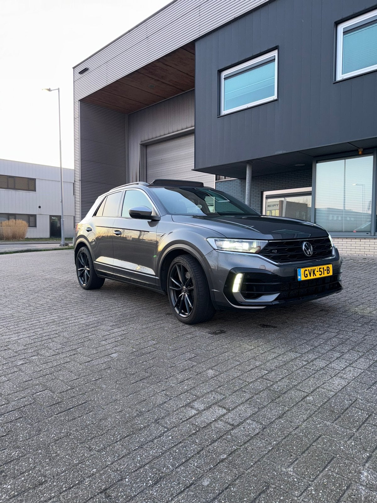 Volkswagen T-Roc 2.0 TSI 301pk 4Motion 7-DSG 2020 Grijs, Auto's, Automaat, Zwart, 4 cilinders, 1984 cc