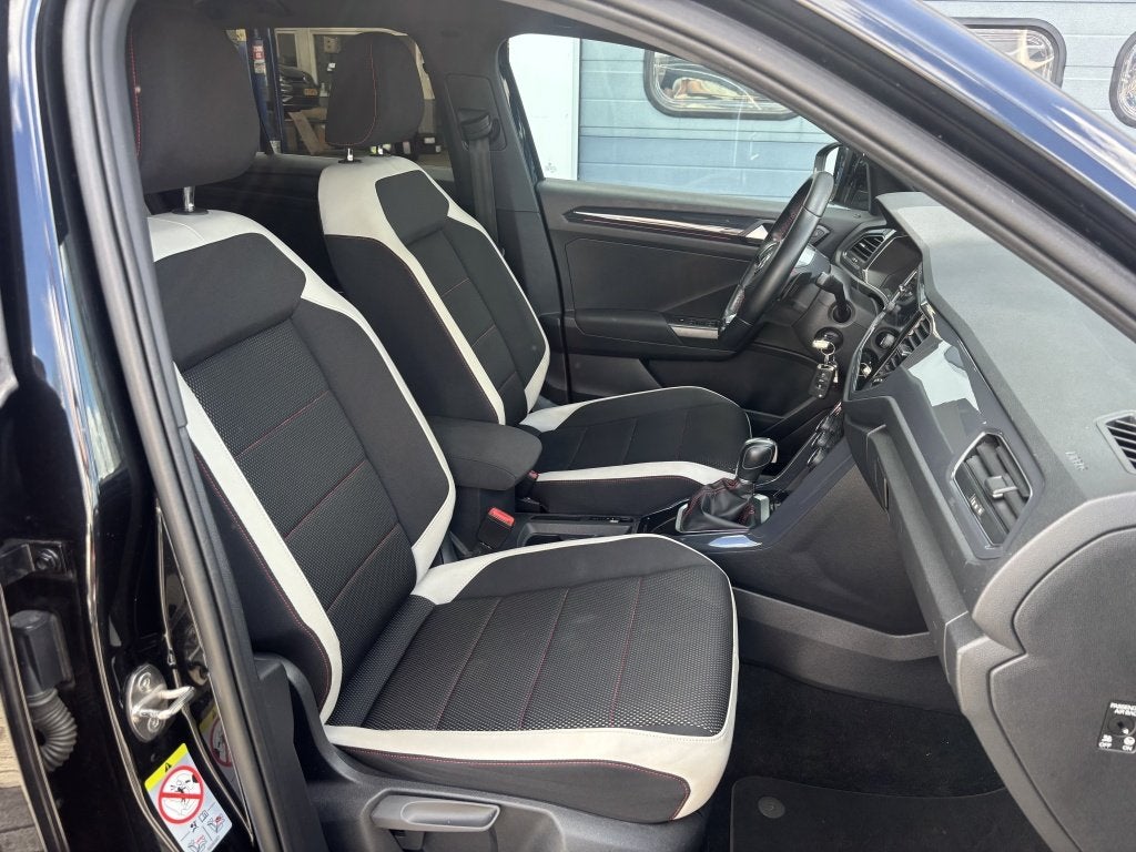 Volkswagen T-Roc 1.5 TSI Sport Carplay Bluetooth Parkeersens, Automaat, 150 pk, Leder en Stof, Zwart