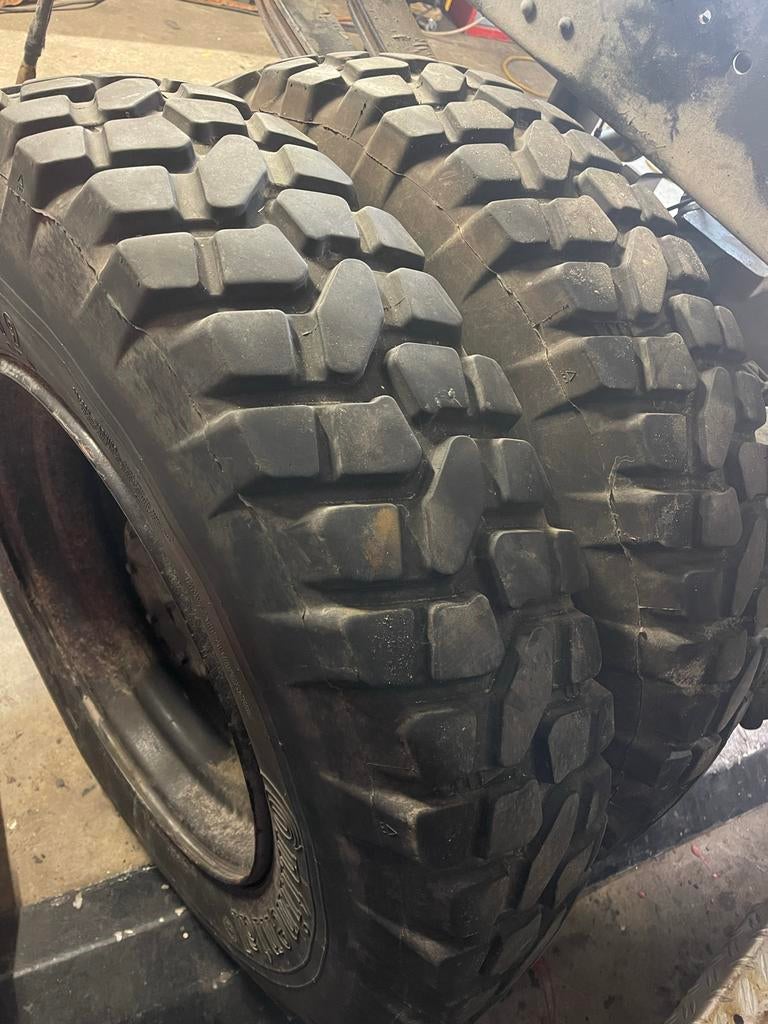 Vrachtwagen offroad banden 22.5 inch M+S 4-seizoenen, Auto-onderdelen, Vrachtwagen-onderdelen, Ophalen, Gebruikt