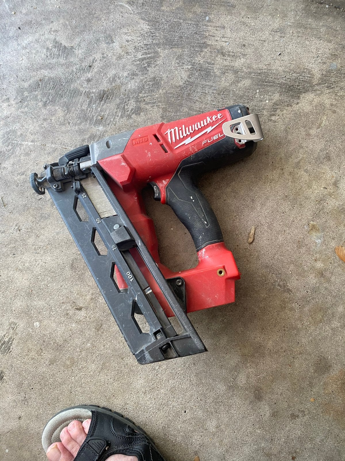 Milwaukee M18 FUEL Nagelpistool (excl. accu/lader), Doe-het-zelf en Verbouw, Gereedschap | Handgereedschap, Ophalen, Gebruikt