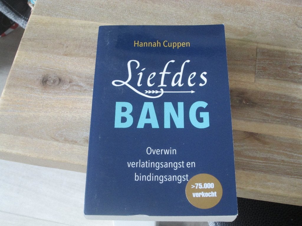 Liefdesbang - Hannah Cuppen (Overwin verlatingsangst), Boeken, Ophalen of Verzenden, Zo goed als nieuw, Hannah Cuppen, Overige onderwerpen