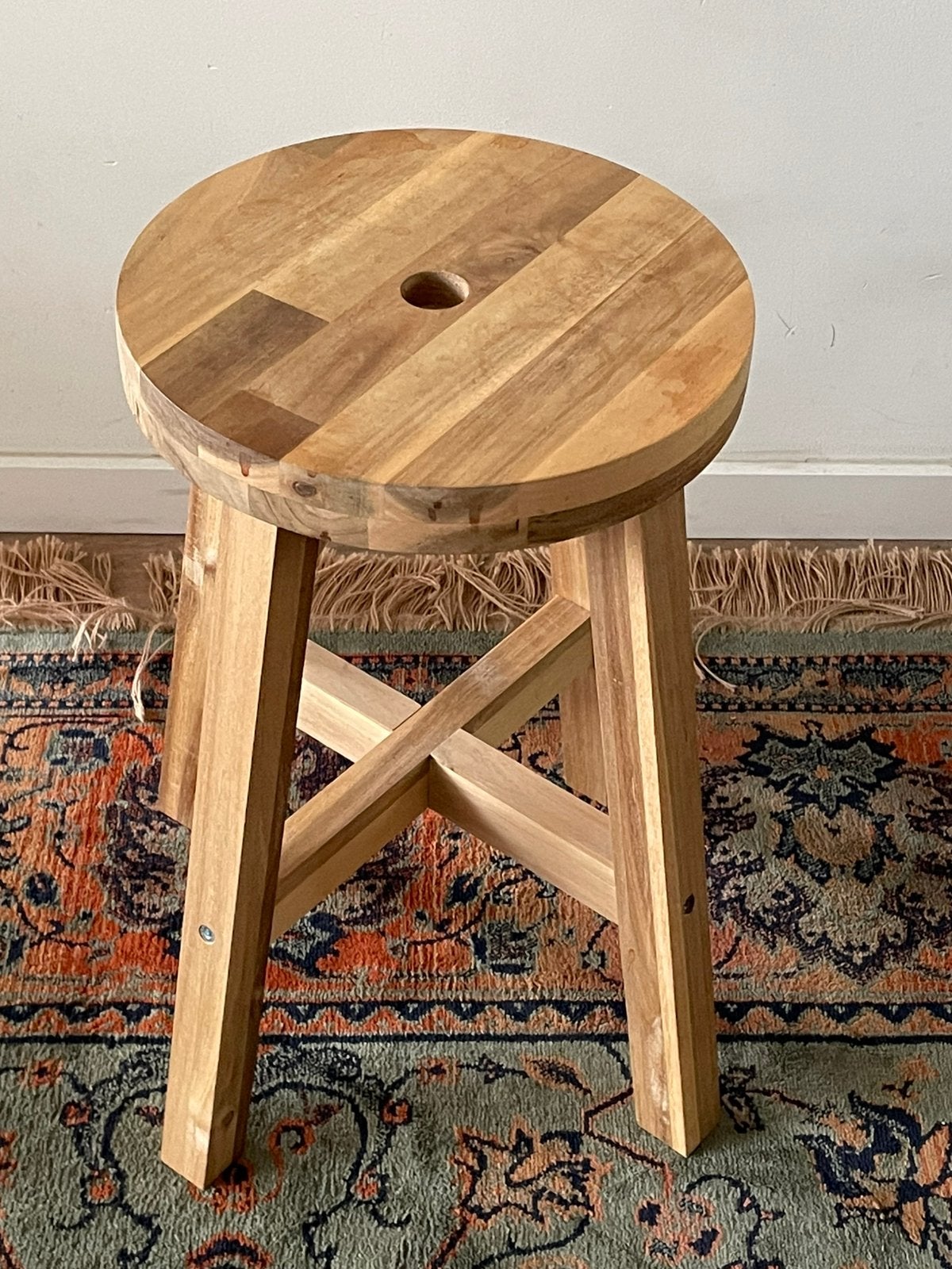 Stevige houten kruk, Ikea SKOGSTA, Huis en Inrichting, Krukjes, Ophalen, Gebruikt, Hout