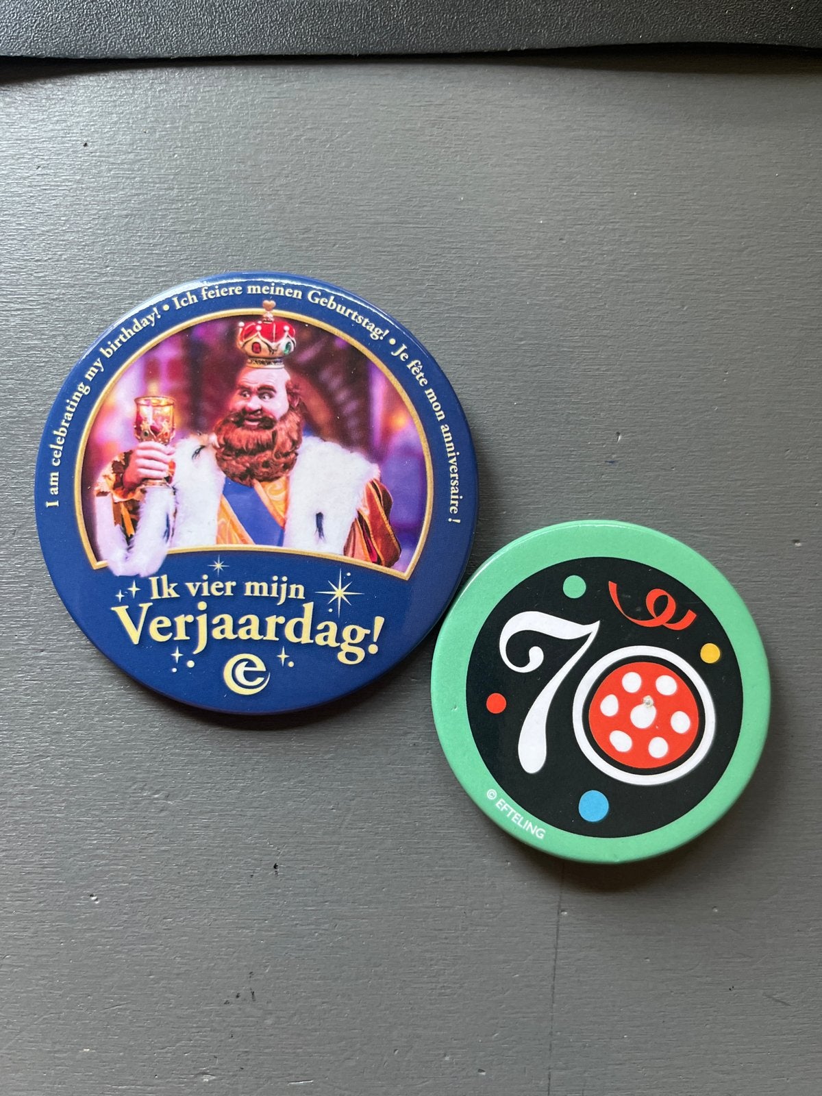 Set Efteling Buttons: Ik vier mijn Verjaardag & 70 Jaar, Gebruikt, Efteling, Ophalen of Verzenden, Button of Speldje