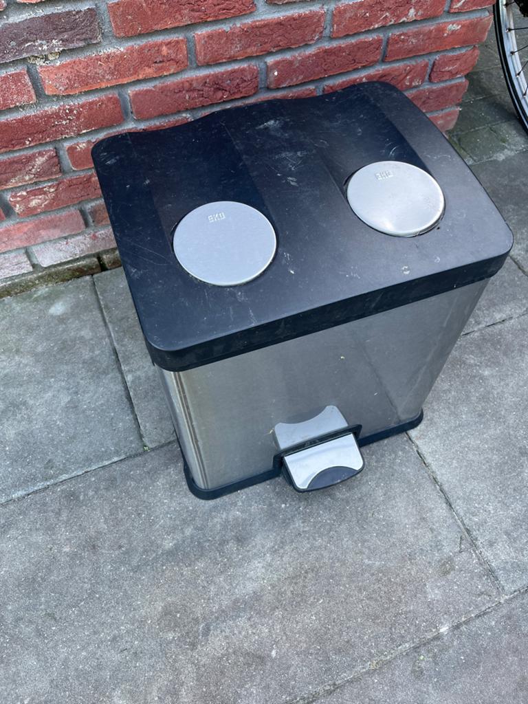 Prullenbak met 2 vakken en pedaal - RVS look, Huis en Inrichting, Woonaccessoires | Prullenbakken, Ophalen, Gebruikt, Met pedaal