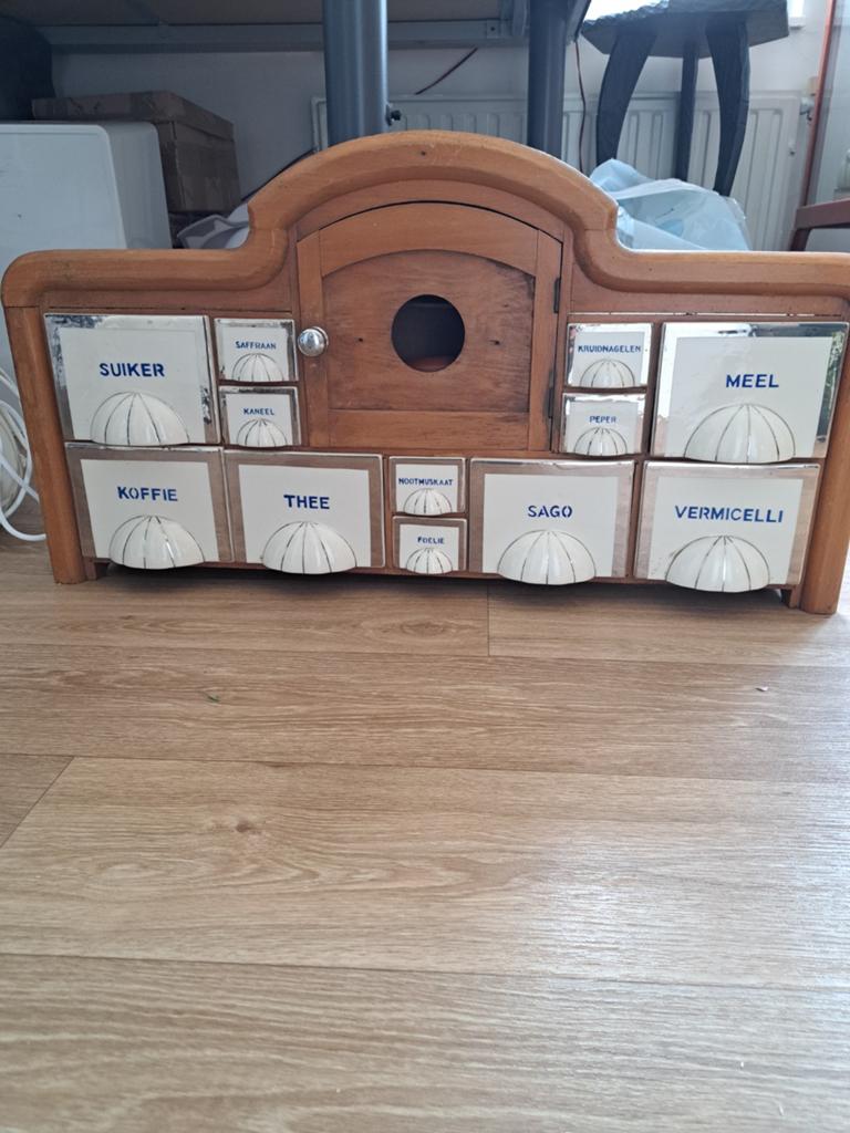Vintage kruidenrek met porseleinen lades. Regout Maastricht, Antiek en Kunst, Antiek | Keukenbenodigdheden, Ophalen