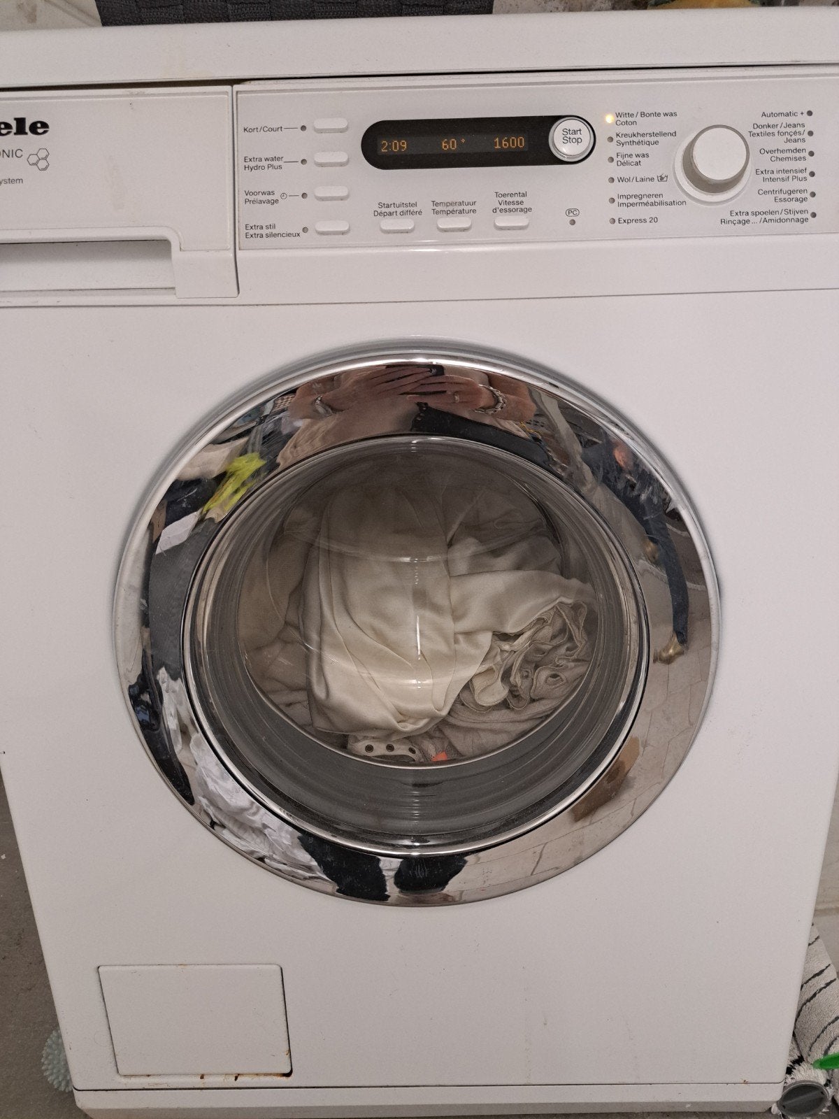 Miele Softtronic W 5825 Wasmachine - 1600 toeren, 6 tot 8 kg, Gebruikt, 1600 toeren of meer, Voorlader