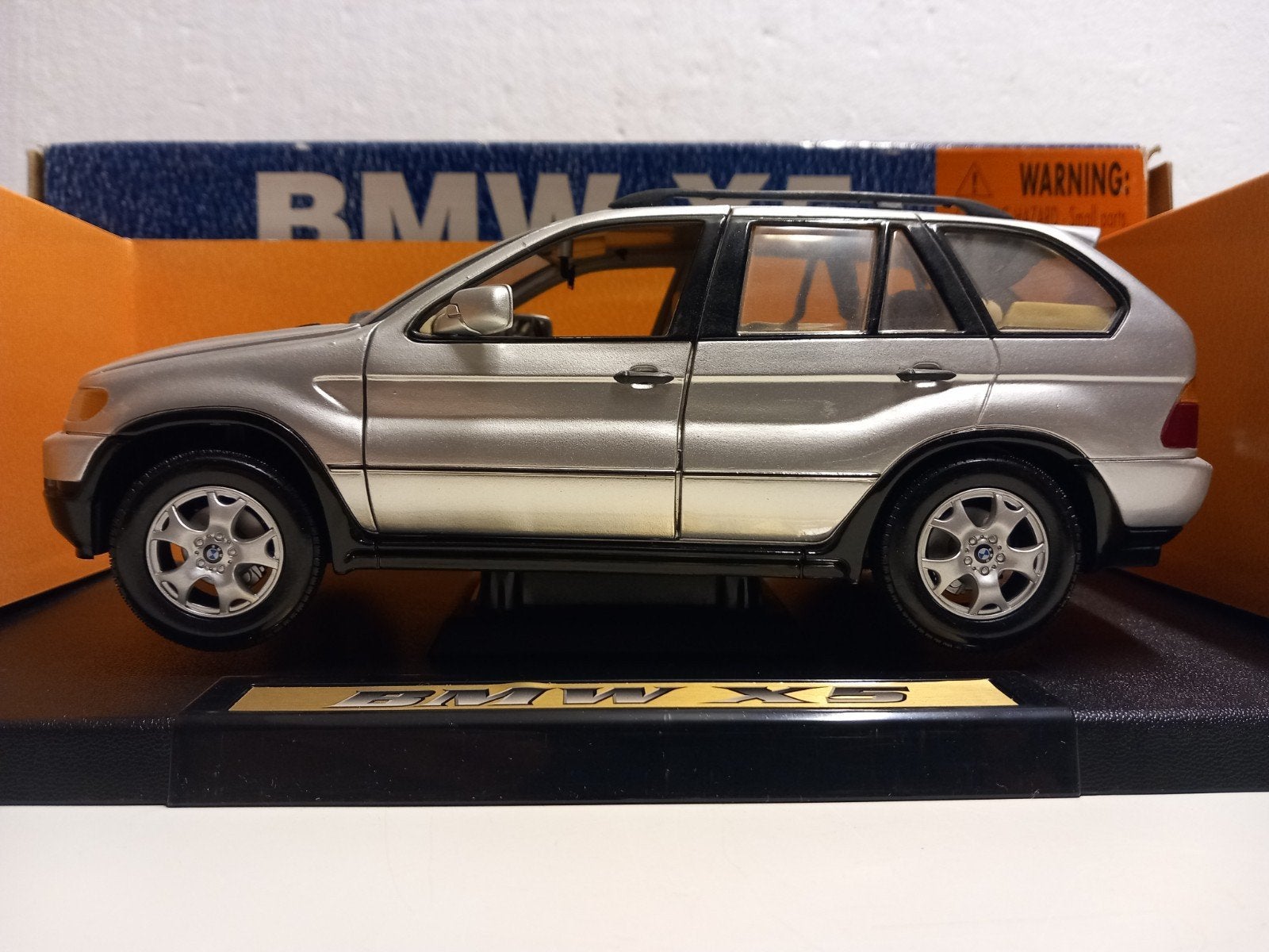 BMW X5 suv light grey metallic Motormx metal 1:18 KRD, Ophalen of Verzenden, Zo goed als nieuw, Auto, Overige merken