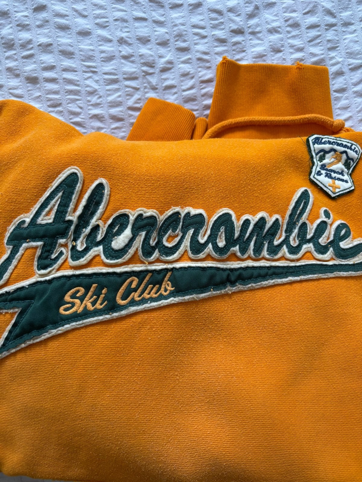 Abercrombie & Fitch Hoodie - Geel met 'Ski Club' logo, Ophalen of Verzenden, Gedragen, Maat 52/54 (L), Geel