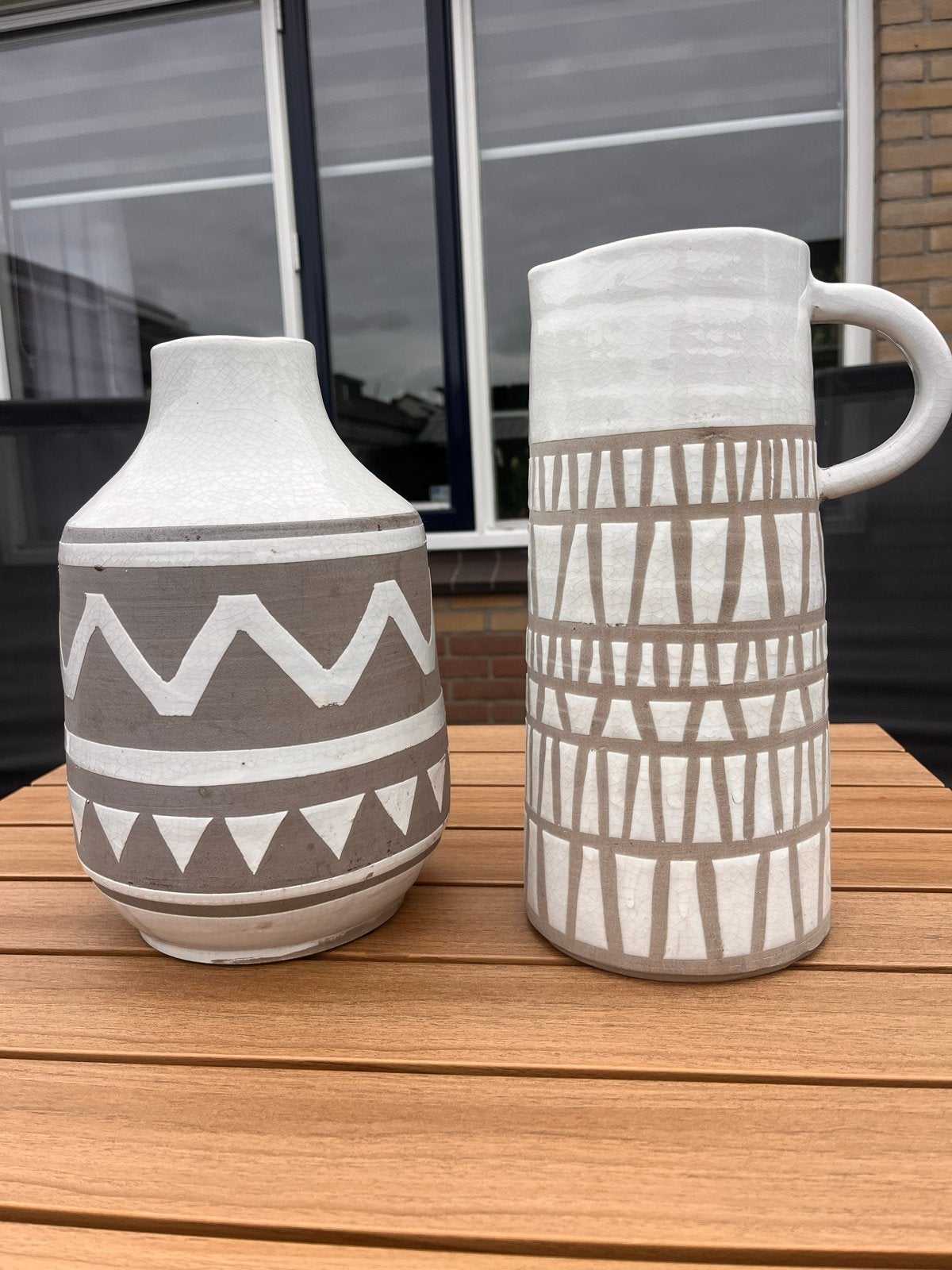 Set van 2 handgemaakte keramische vazen met patroon, Antiek en Kunst, Ophalen of Verzenden