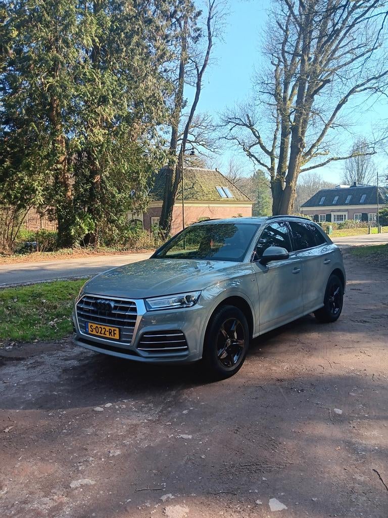 Audi Q5 50 Tfsi e Quattro 299pk S Tronic 2020 Grijs, Auto's, Audi, 2005 kg, 1750 kg, Vierwielaandrijving, 129 €/maand