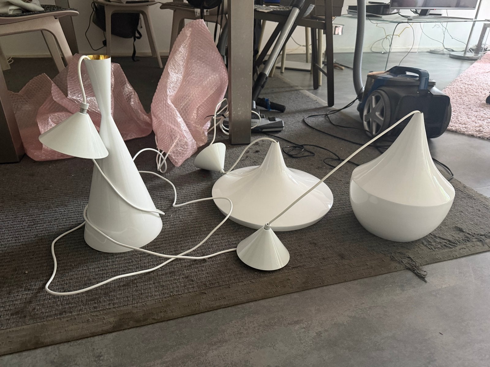 Tom Dixon Beat Lampen Set - Wit met Gouden Binnenkant, Huis en Inrichting, Lampen | Hanglampen, Ophalen, Gebruikt, Metaal, E27 (groot)