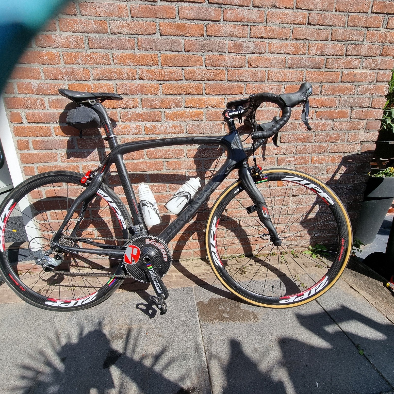 Pinarello Dogma racefiets Zipp 404 wielen & carbon crankstel, 28 inch, Gebruikt, Velgrem, Meer dan 20 versnellingen