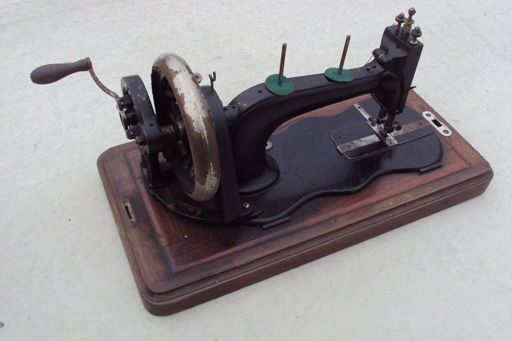 Antieke Hand-Naai-machine +-1920 in box, Ophalen