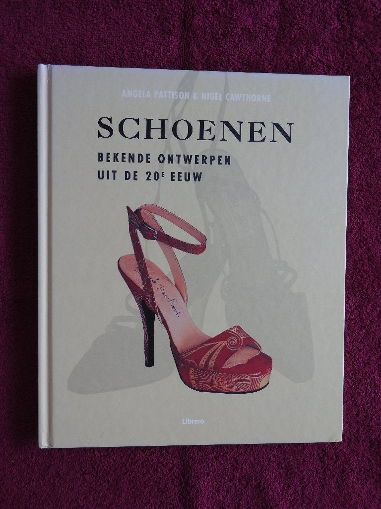 Schoenen - Bekende ontwerpen uit de 20e eeuw, Boeken, Ophalen of Verzenden, Zo goed als nieuw, Mode algemeen