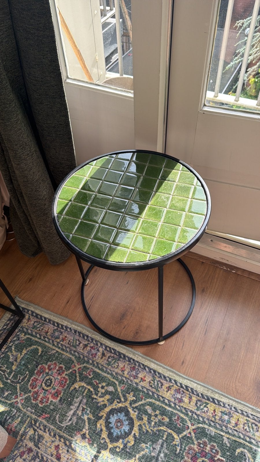 Groen mozaïek bijzettafeltje, Huis en Inrichting, Tafels | Salontafels, Ophalen, Rond, 50 tot 100 cm, Zo goed als nieuw