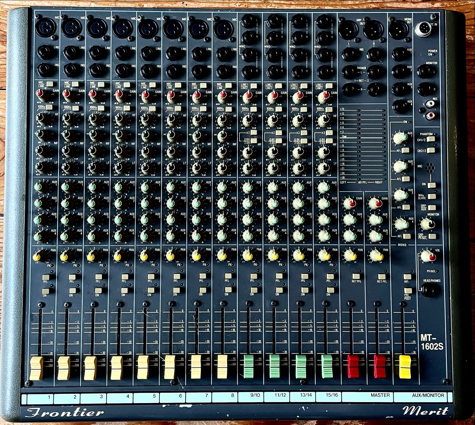 Frontier Merit MT-1602S 16-kanaals Mengpaneel met PSU, Muziek en Instrumenten, Ophalen, Gebruikt, 10 tot 20 kanalen, Microfooningang