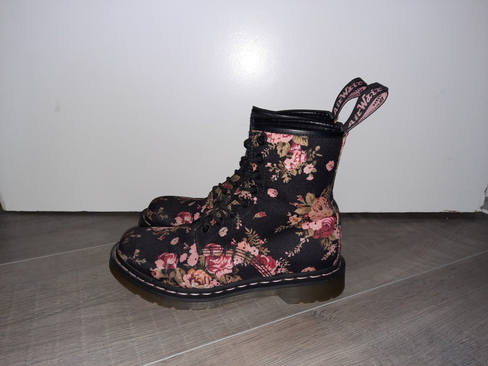 Dr. Martens 1460 Castel Victorian Flowers Maat 39 NIEUW, Kleding | Dames, Schoenen, Zwart, Lage of Enkellaarzen, Nieuw, Ophalen of Verzenden