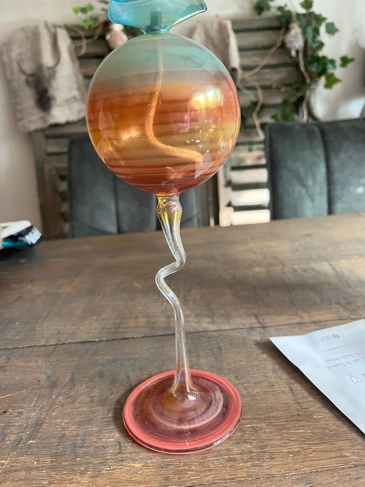 Glazen olielamp met bol en sierlijke voet, Ophalen of Verzenden