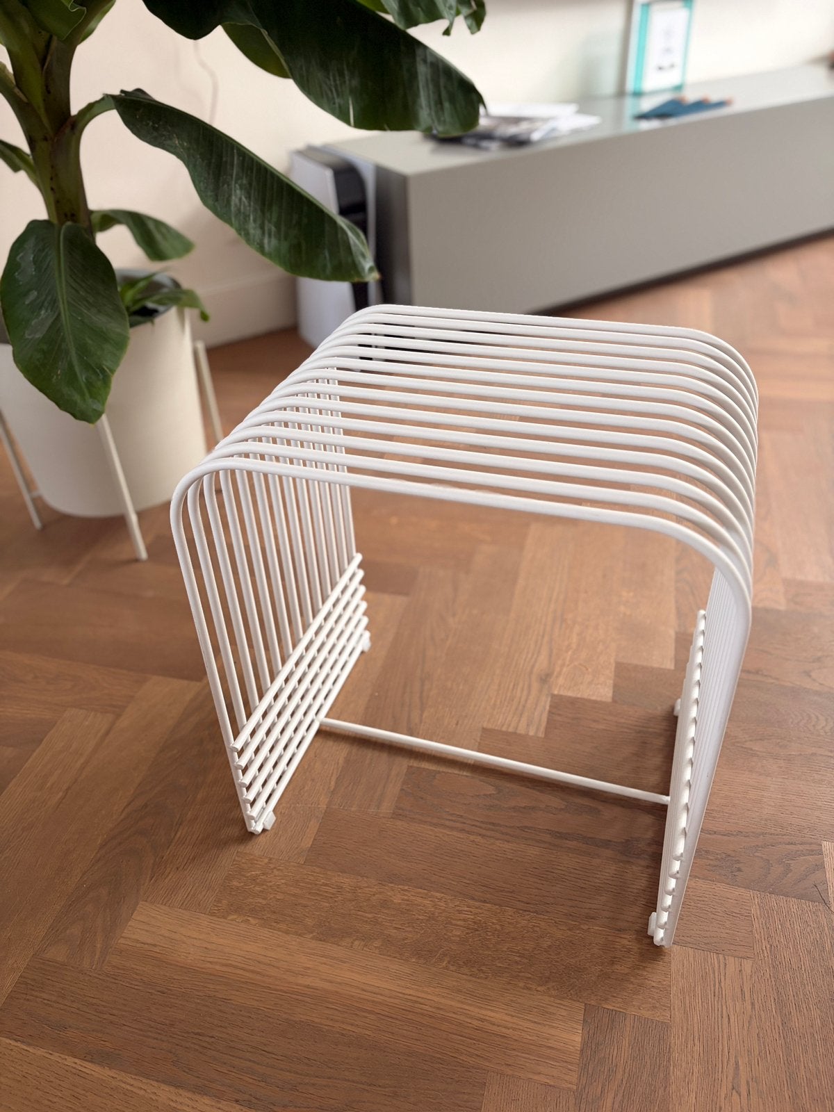 POLSPOTTEN Drop Midden design bijzettafel / kruk – wit, Ophalen, Minder dan 45 cm, Minder dan 55 cm, Rond